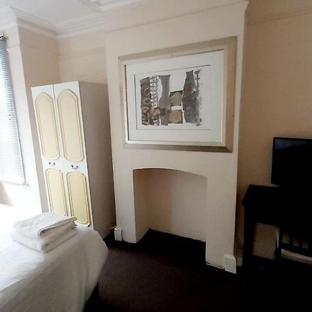 Priestfield House Medway Bed and Breakfast Gillingham  Buitenkant foto