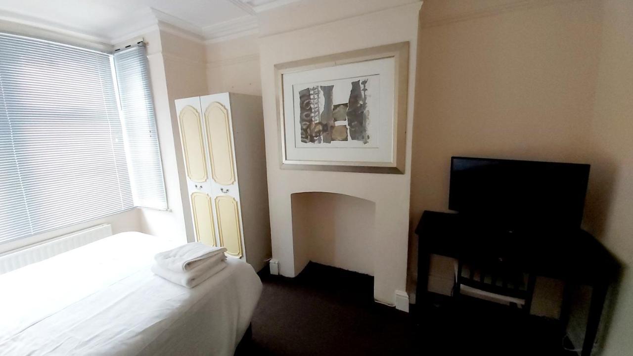Priestfield House Medway Bed and Breakfast Gillingham  Buitenkant foto